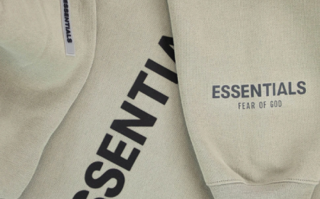 Essentials Hoodie: The Rise of Minimalist Streetwear