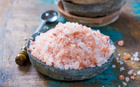 Comparison Between Pink Himalayan Salt and Regular Table Salt