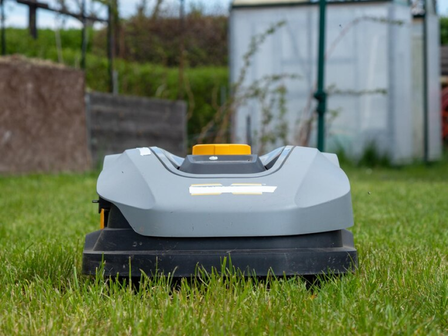 The Future of Lawn Care: Europe's Robotic Lawn Mower Market Growth & Trends