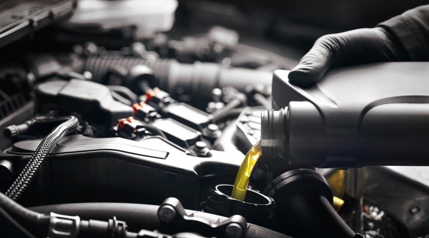 Signs Your Car Needs an Oil Change (Don’t Ignore These!)
