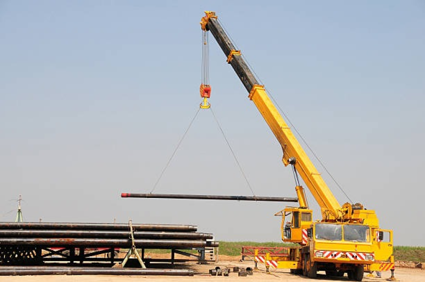Why Mobile Crane Rental Is Essential for Construction Projects in Dubai