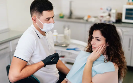 How Emergency Dentists Handle Sudden Tooth Injuries