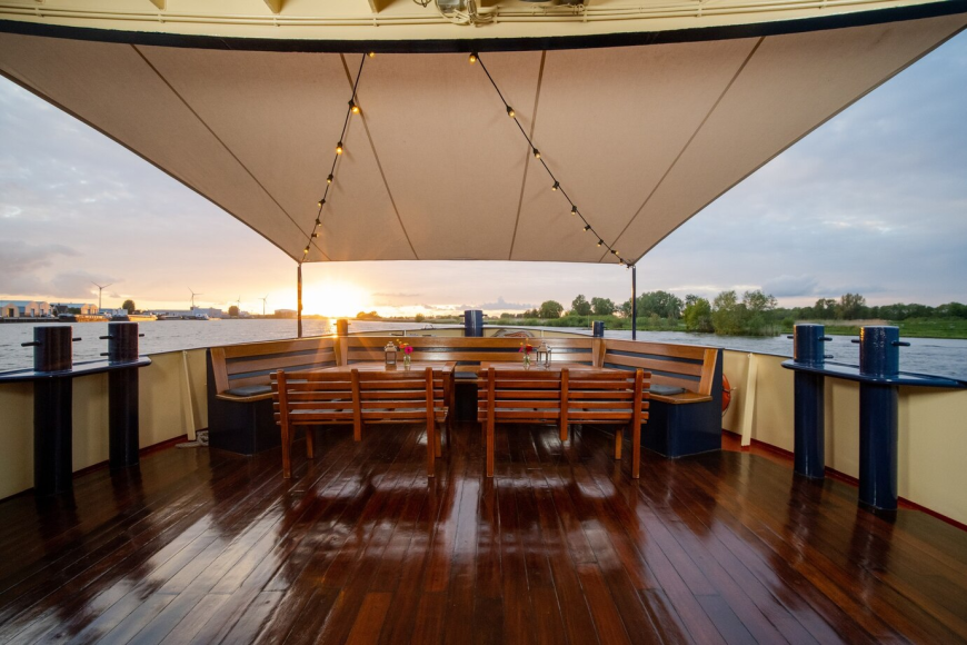 Why the Pontoon Market Is Making Waves in Marine Infrastructure