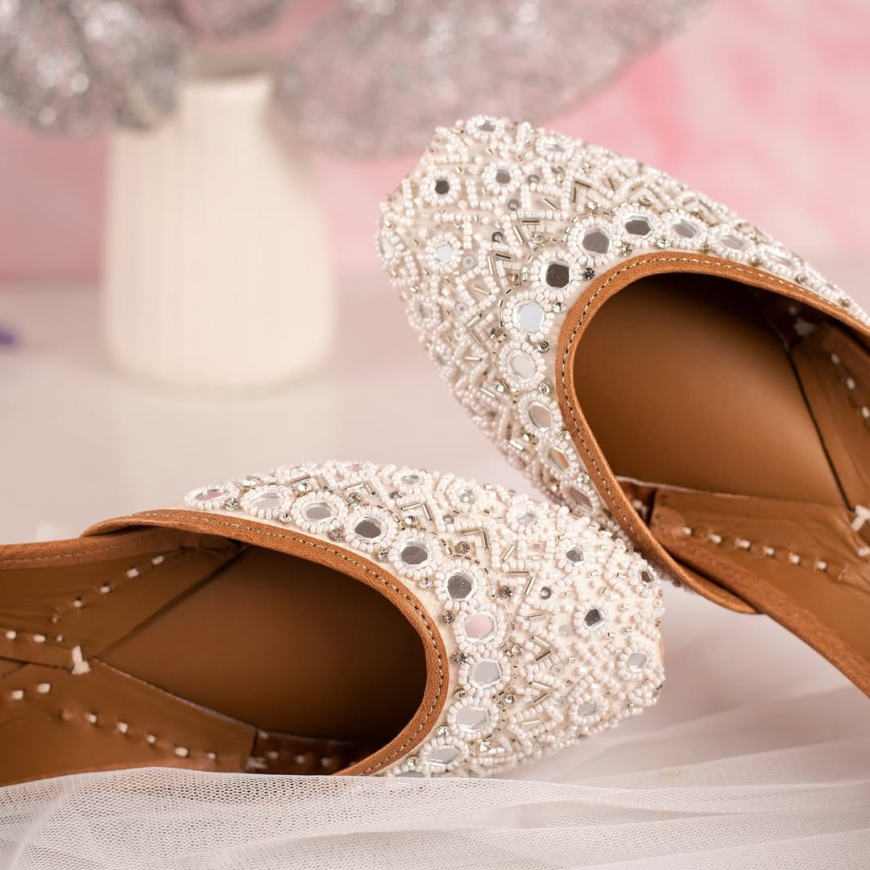 Essential Tips To Buy Those Perfect Punjabi Juttis Online