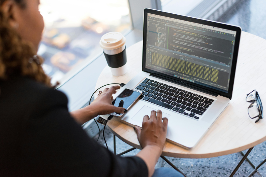 Why UK Businesses Are Looking to the US for Google Ads and Mobile App Development – Spotlight on New York’s Digital Experts