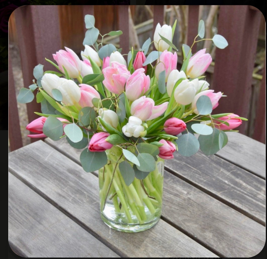 Why Your Local Florist Beats Supermarket Bouquets Every Time