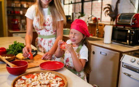 Що приготувати разом із дітьми: легкі рецепти для спільної кухні