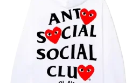 Stand Out in 2025: How to Master Statement Pieces in Your Wardrobe