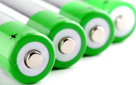 Global Rechargeable Batteries Market Size and Growth Trends 2025-2032