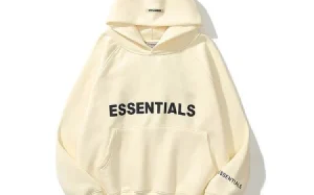 Essential Hoodie – Soft, Durable, and Stylish for Every Occasion