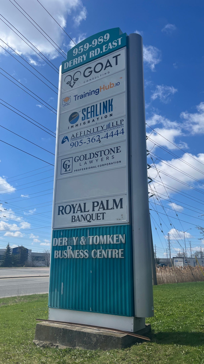 How to Choose the Right Custom Pylon Sign for Your Mississauga Location