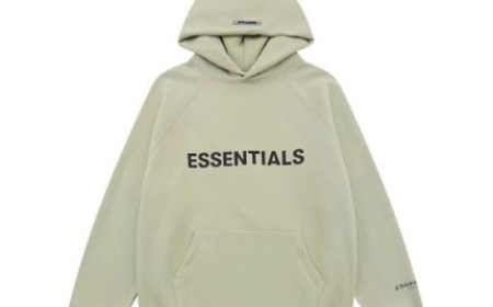 Classic Essential Hoodie – Perfect for Every Season