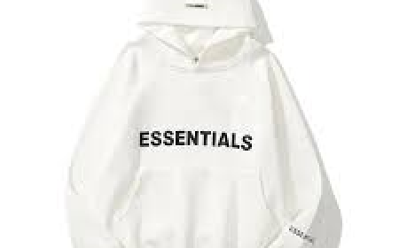 Essential Hoodie – Timeless Design for the Modern Wardrobe