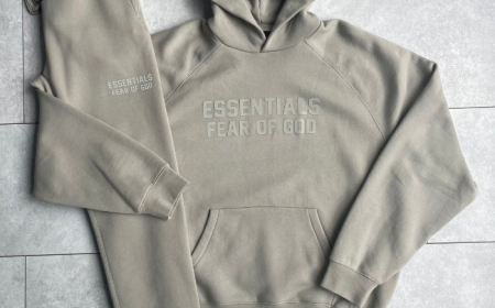 The Best Essential Clothing for a Monochrome Wardrobe