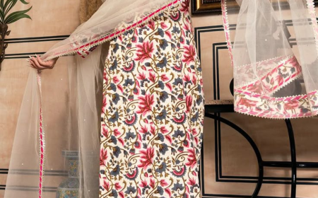 Floral Suit: A Classic with New, Feminine Charm