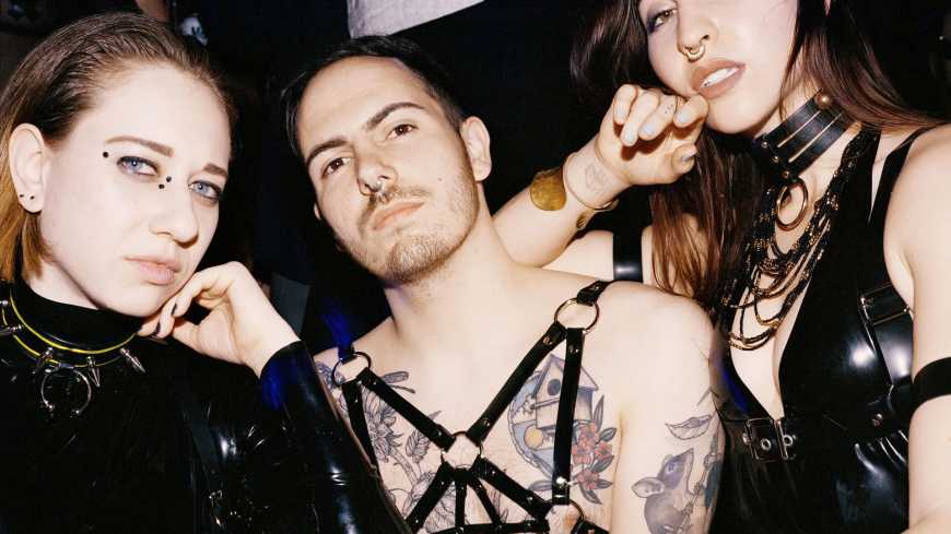 What Materials Work Best for Extended Wear During Holiday Events