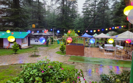 Best Riverside Cafe Restaurant in Kasol for Food, Views & Peace