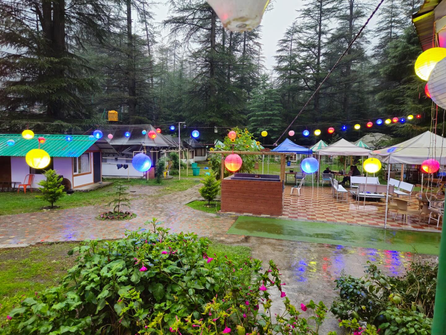 Best Riverside Cafe Restaurant in Kasol for Food, Views & Peace