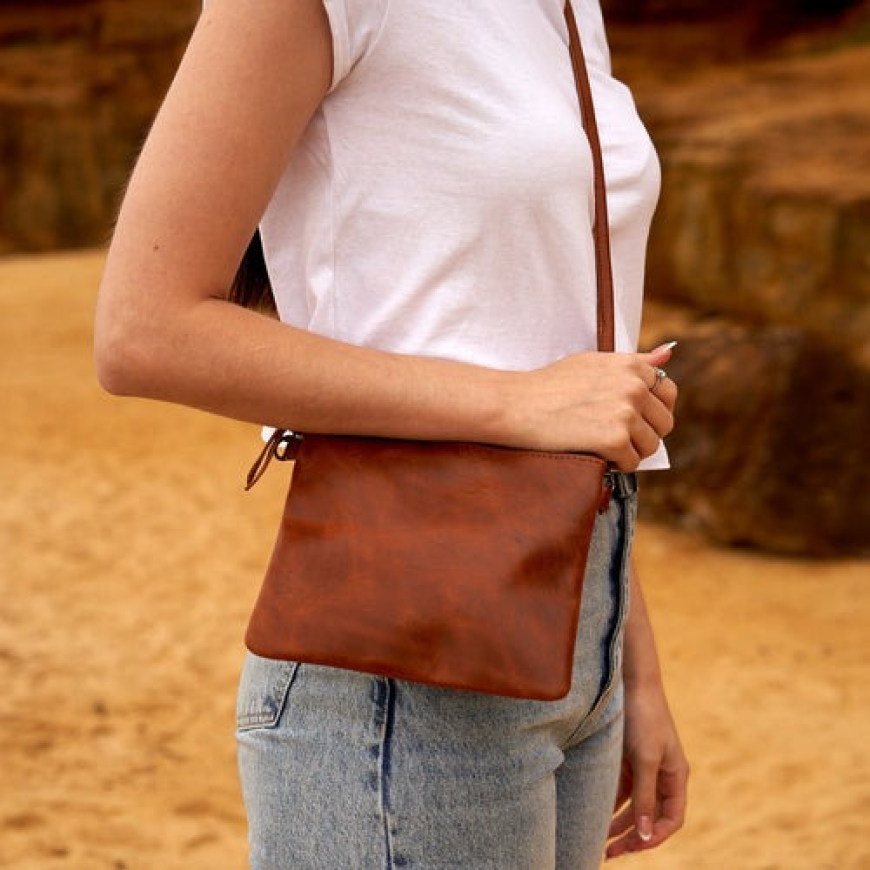 Which Leather Tote Bag Combines Everyday Practicality With Timeless Style?