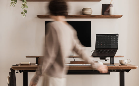 اكتشف أفضل مكاتب عمل للشركات بتصميم عصري لزيادة الراحة والإنتاجية