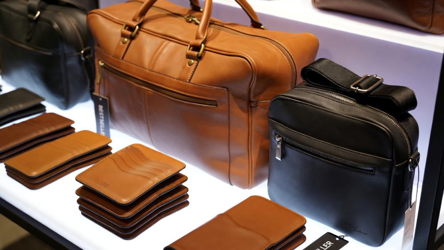 How to Find Wholesale Custom Wallets and Bags That Sell Fast