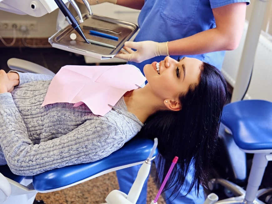 What Does a Teeth Whitening Dentist Actually Do For Your Smile