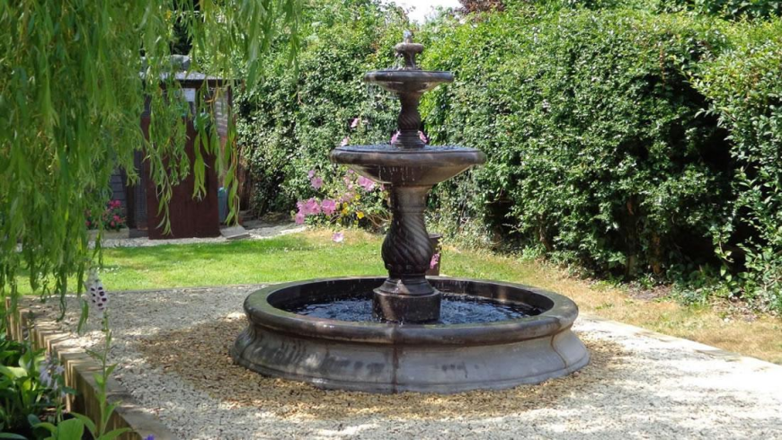 Choosing the Perfect Water Fountain: From Large to Small Designs
