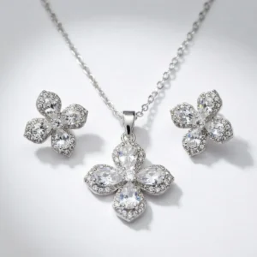 Silver Flower Locket Set – Delicate Beauty with a Feminine Touch