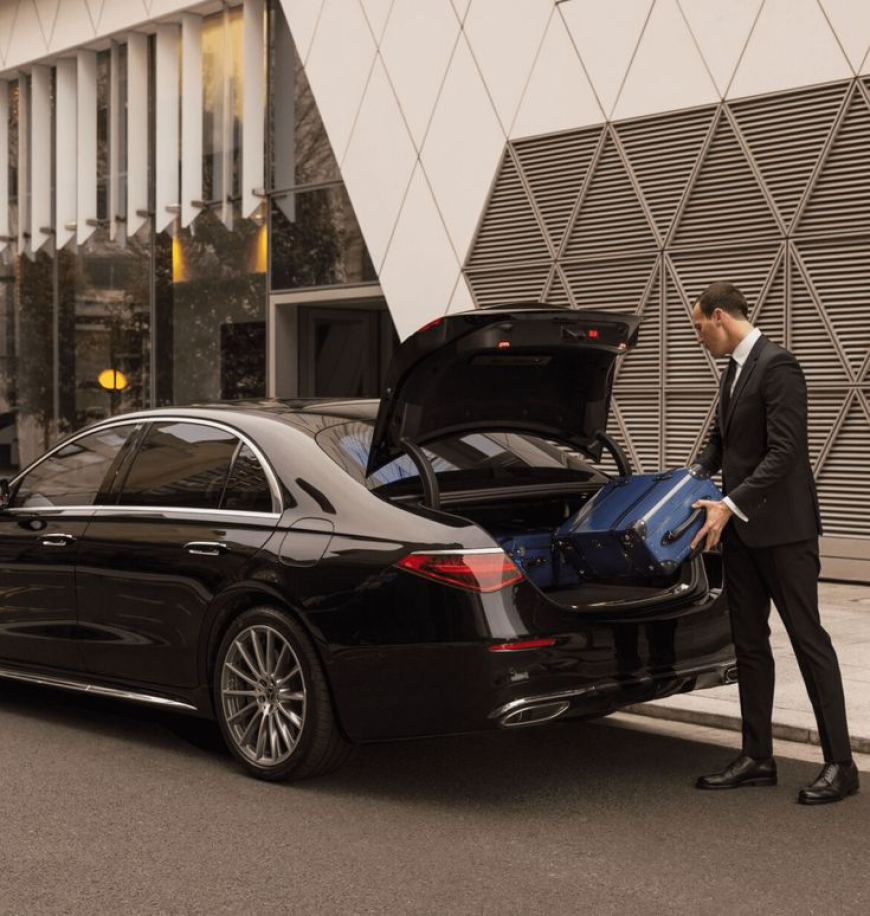 The Ultimate Guide to Luxury Travel: Choosing the Best Airport Limo in Innisfil