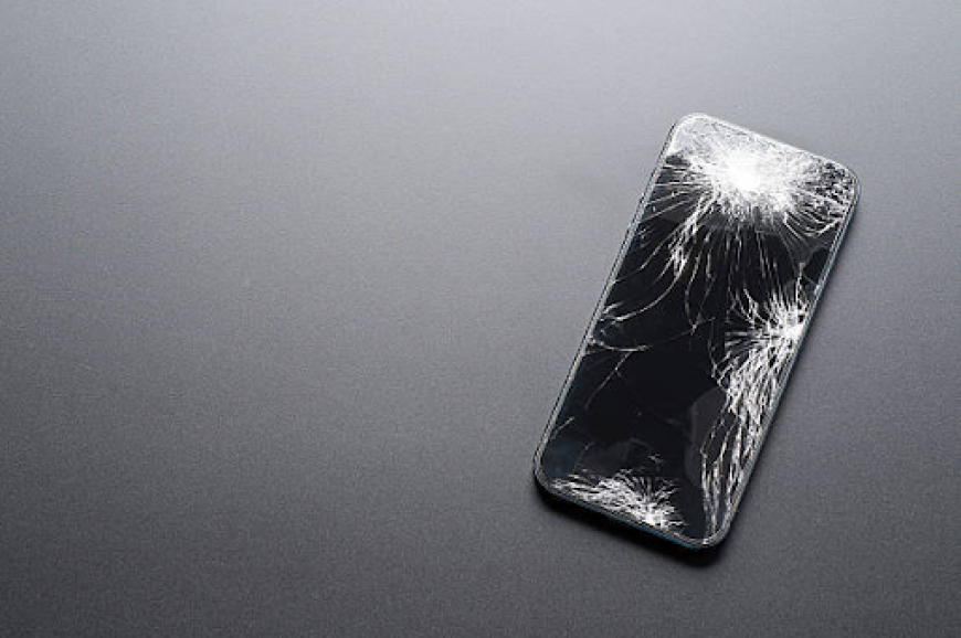 Everything You Should Know to Fix a Cracked iPhone Screen Properly