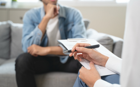 Finding Ketamine Therapy in New York and Colorado: Local Clinics vs. Online Programs