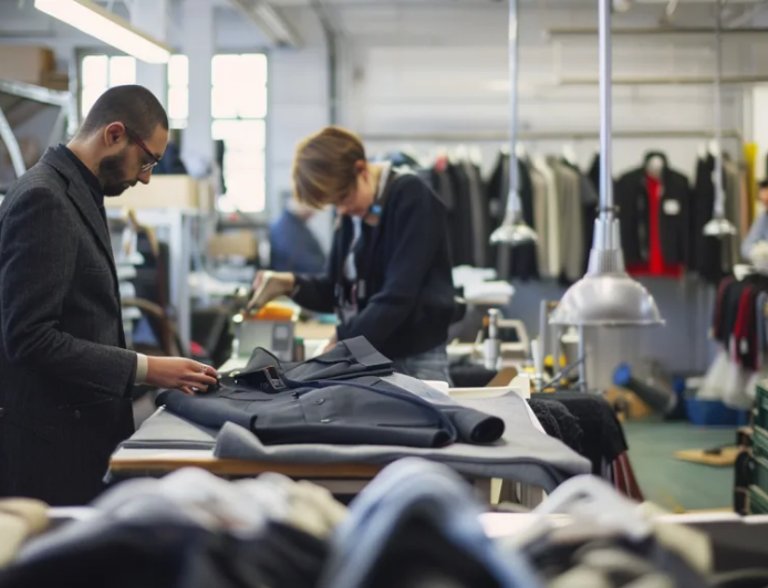 How to Choose the Right Custom Clothing Manufacturer for Your Brand