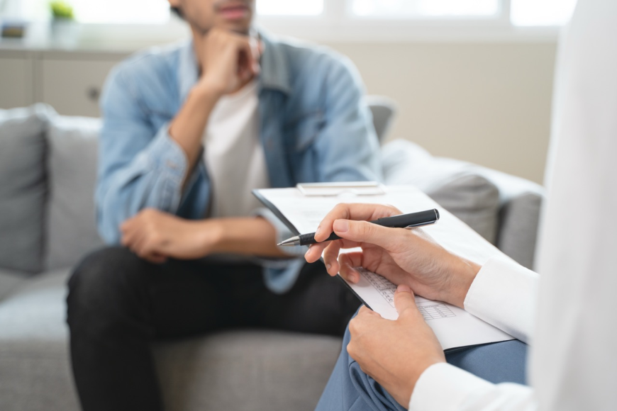 Finding Ketamine Therapy in New York and Colorado: Local Clinics vs. Online Programs