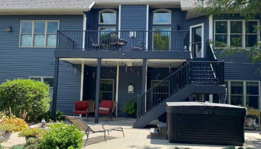 Custom Deck Design in Clive, Iowa | Stylish Outdoor Living