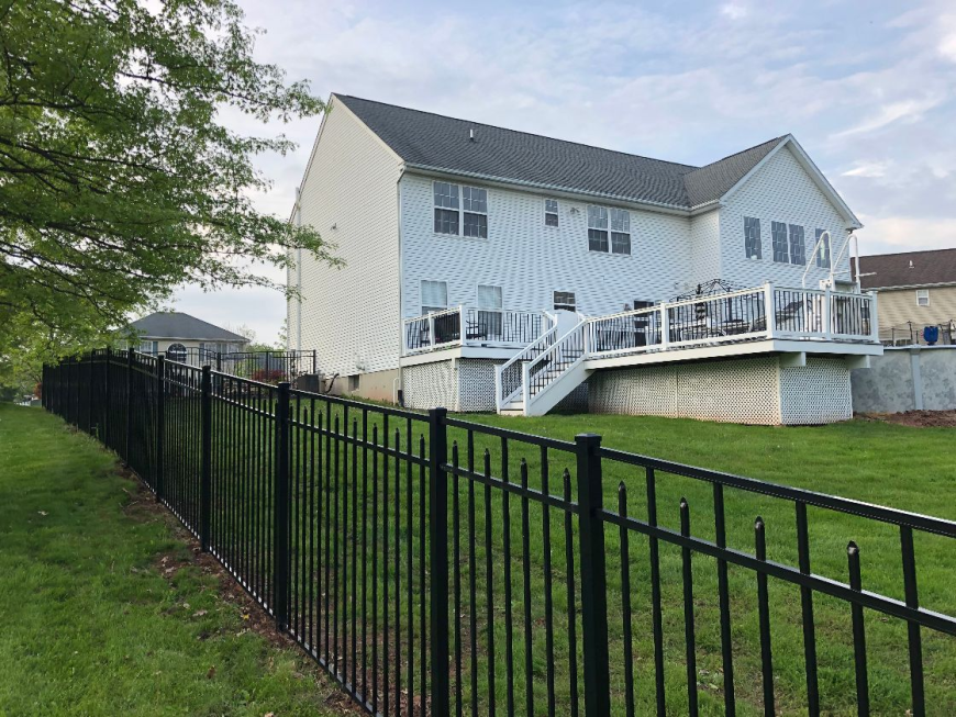 What Services Should Homeowners Expect From a Fencing Specialist?