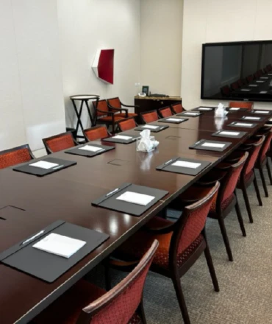 Choosing the Best Conference Table Pads for Your Meeting Room