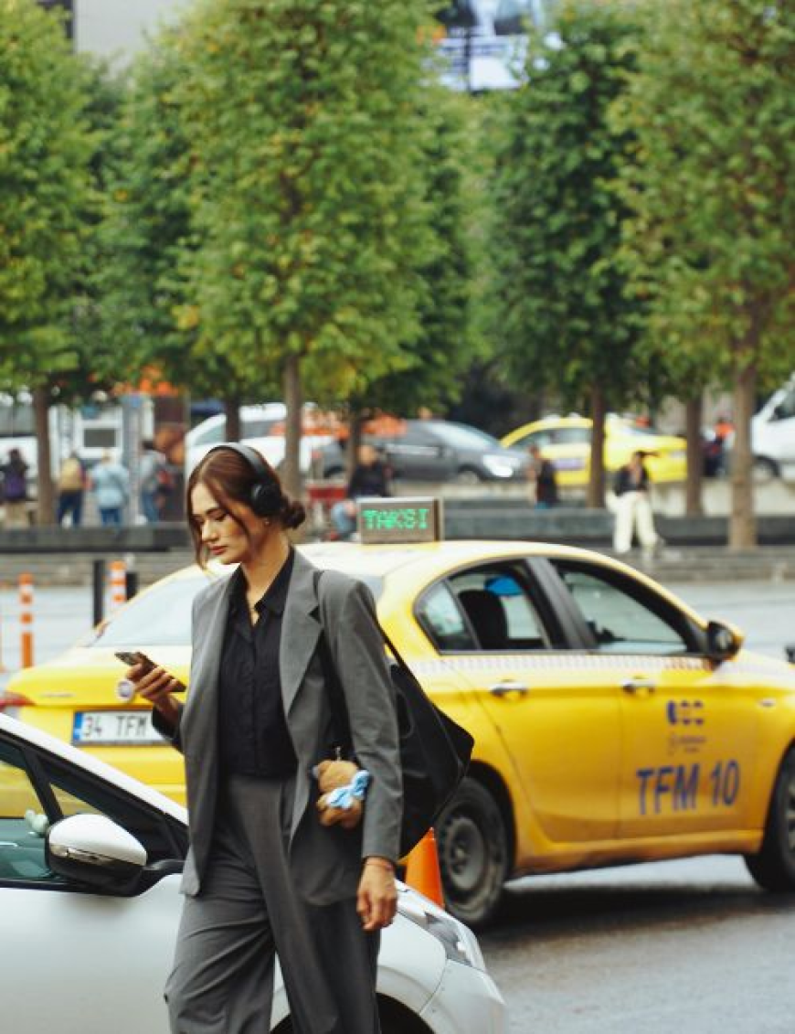 Traveling with a Wheelchair: Airport Transfer Tips for a Stress-Free Trip