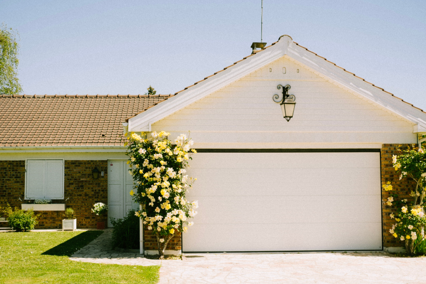 Garage Door Installation Irvine CA: Mistakes to Avoid Before You Buy