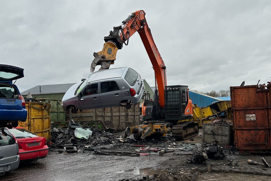 How Auto Wrecking Companies Safely Handle Damaged and Unwanted Vehicles