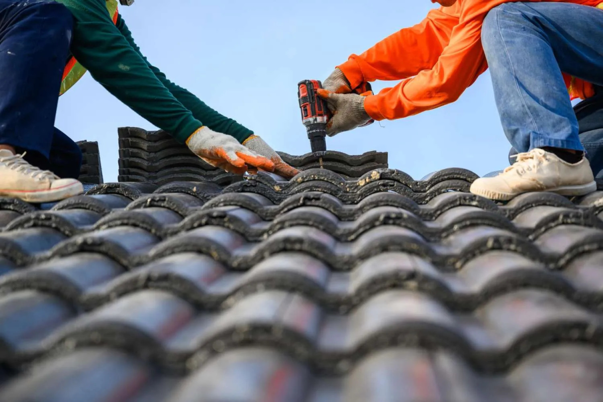 7 Signs You Need to Call Roofing Contractors in Wellesley Immediately