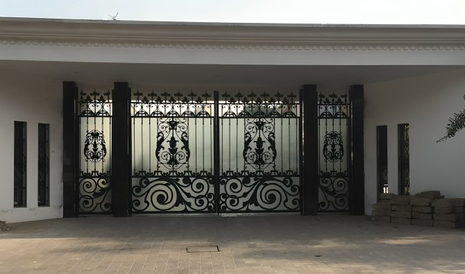 What Makes the Perfect Main Gate and Main Door Design in Pakistan