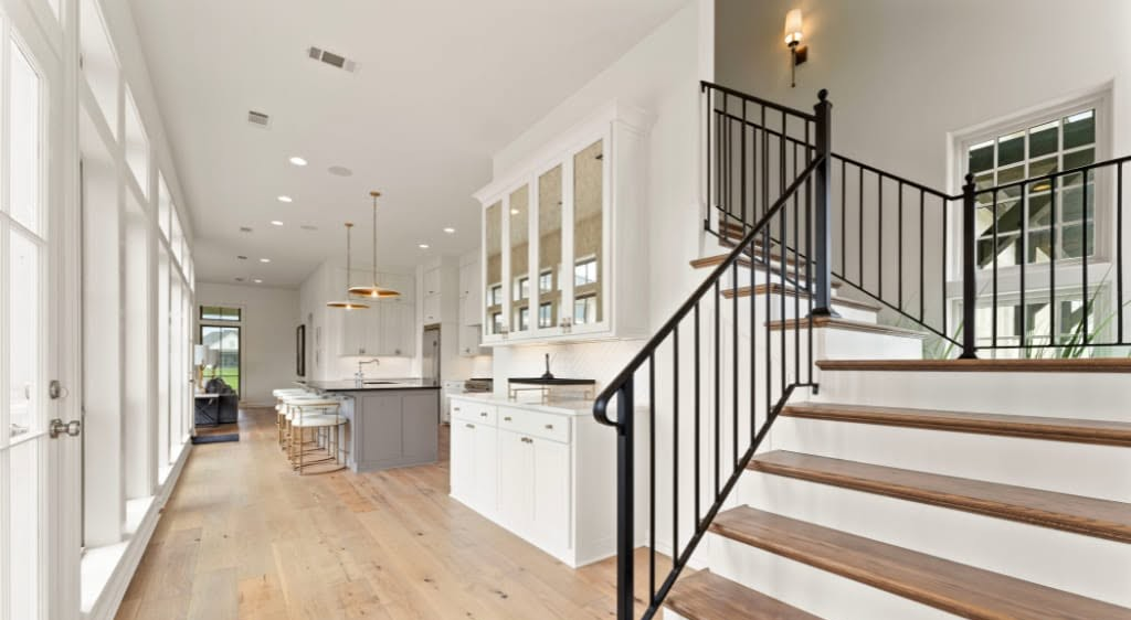 What are the major warning signs to look out for on a home inspection?