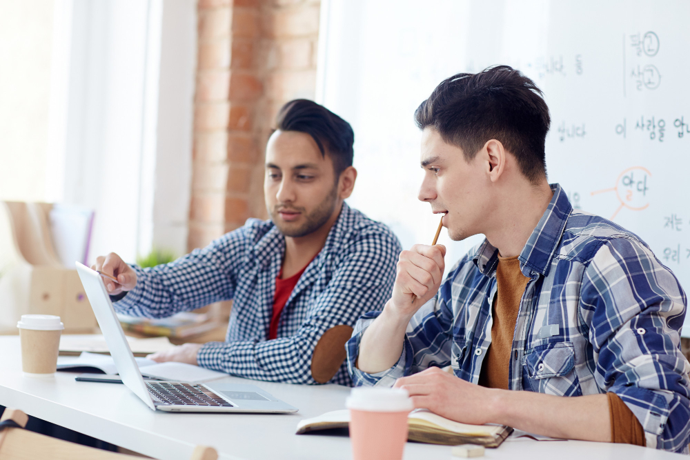 Online MBA in Project Management vs Regular MBA: Which One Should Fresh Graduates Choose?