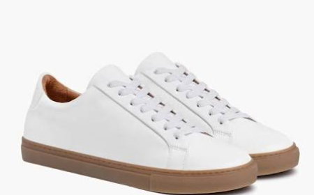 How to Style Black Leather Sneakers for Women from Desk to Weekend