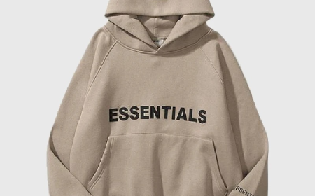 How I Build a Weekend Outfit Around an ESSENTIALS HOODIE