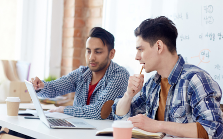 Online MBA in Project Management vs Regular MBA: Which One Should Fresh Graduates Choose?