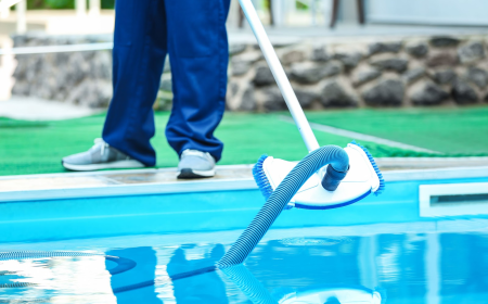 The Benefits of Scheduling Swimming Pool Weekly Service Year-Round