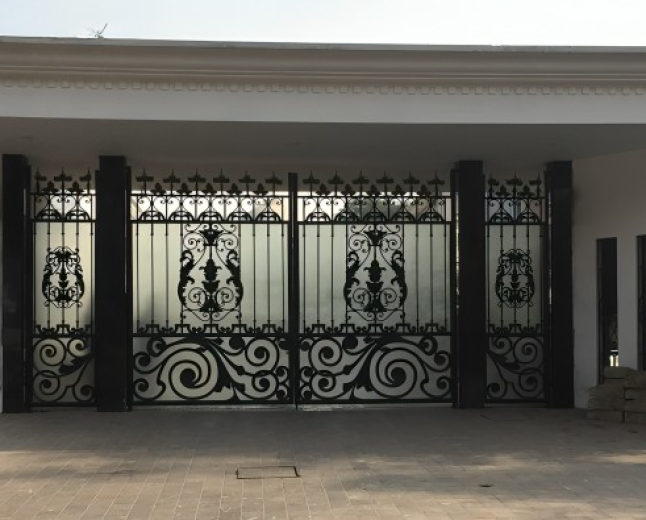 What Makes the Perfect Main Gate and Main Door Design in Pakistan