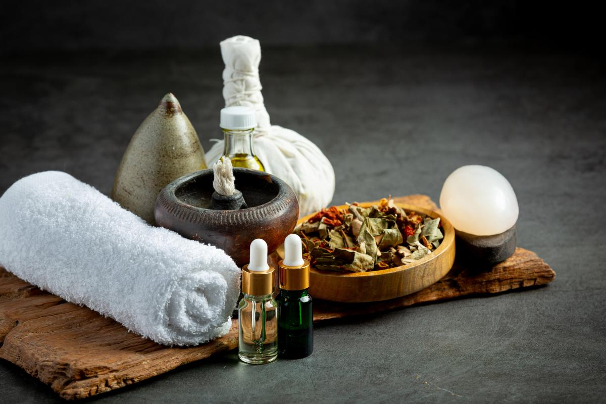 How Ayurvedic Oil Massage May Support Relaxation and Balance