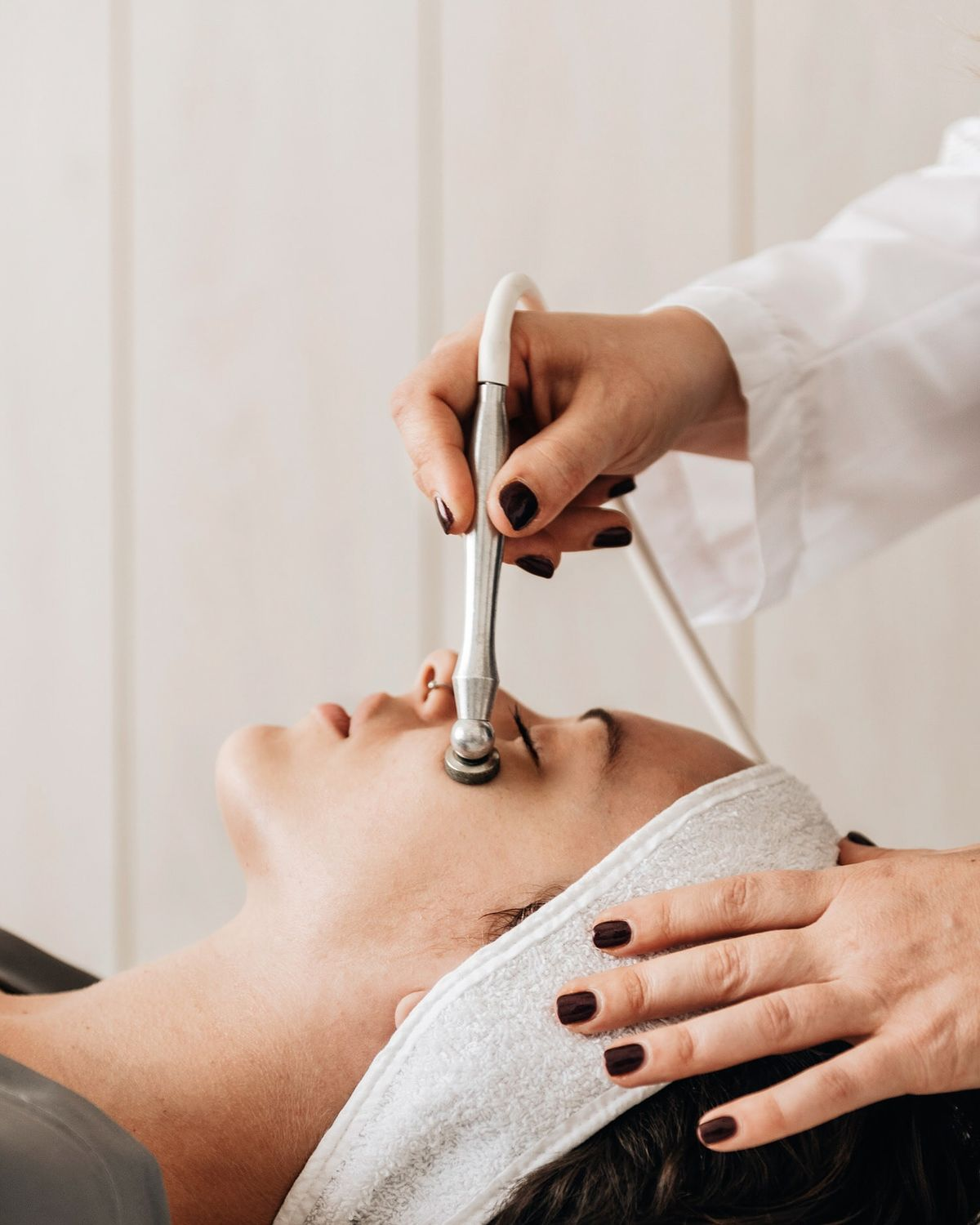 Diamond Peeling in Dubai: Combining It With Other Facials